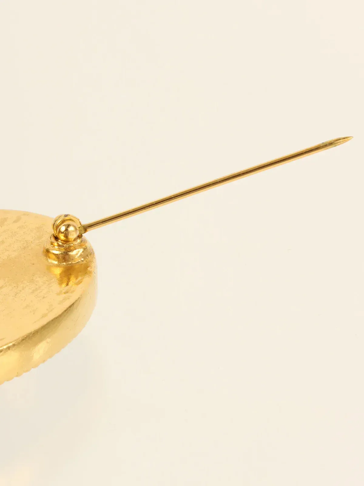 CHANEL 1996 Made Oval Cc Mark Brooch Black/Gold