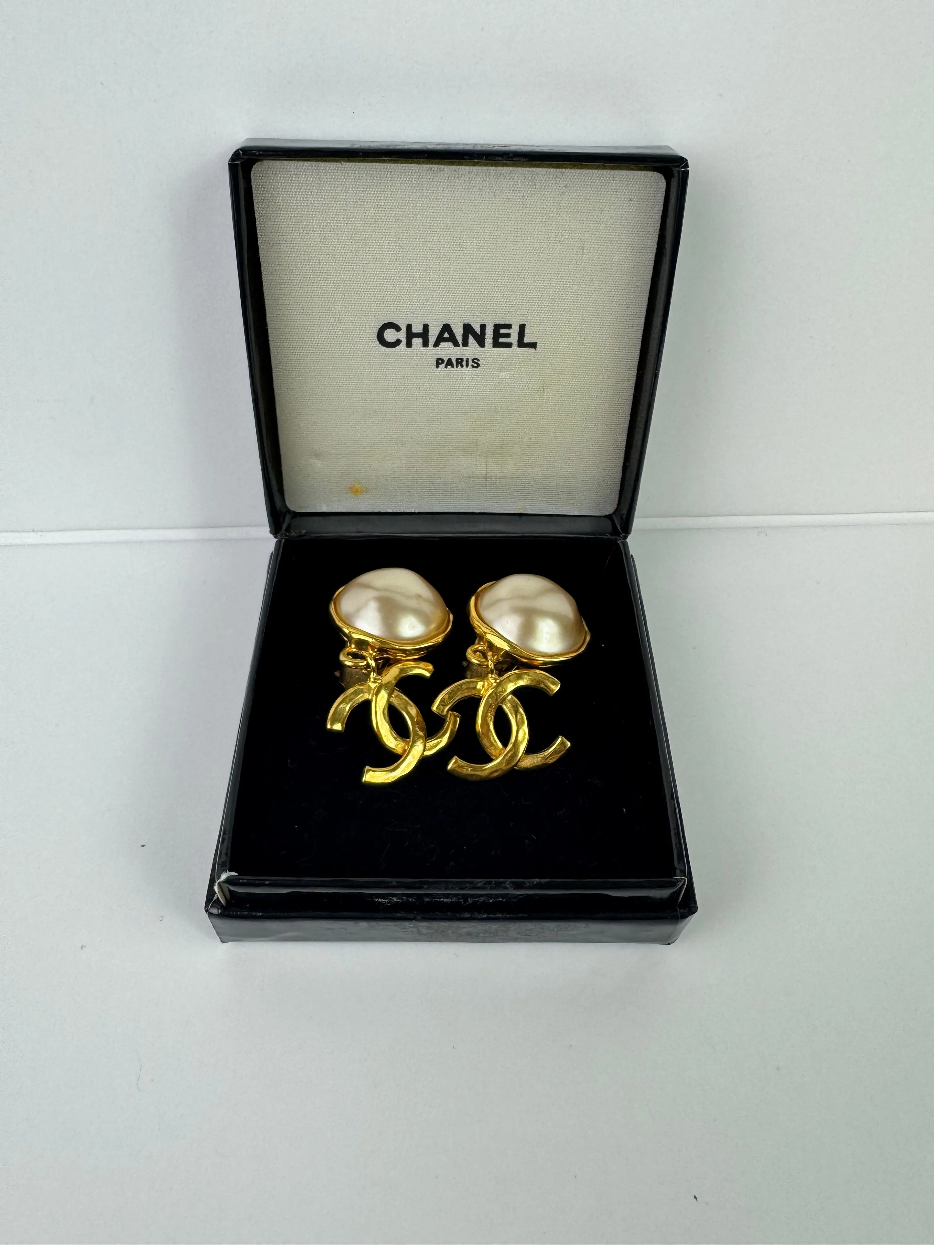 Chanel Vintage Rare Pearl Drop CC Clip On Earrings